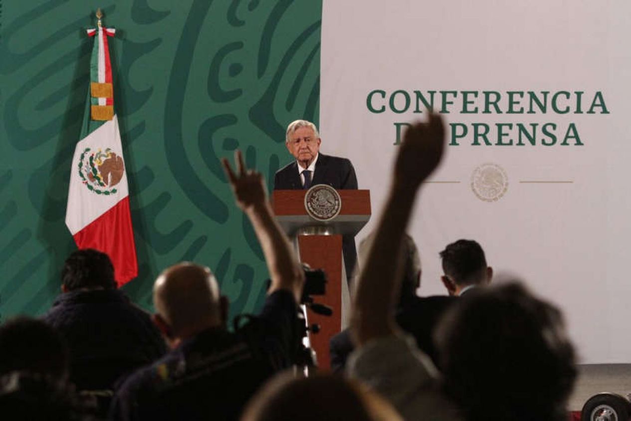 AMLO confirma jubilación de Romero Deschamps; afirma que ya cobró primer pago de pensión
