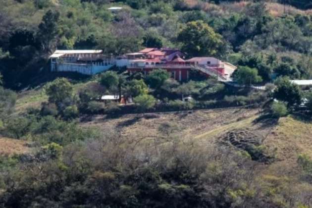 Así es la mansión que el “Chapo” Guzmán le construyó a su mamá en el corazón de Badiraguato