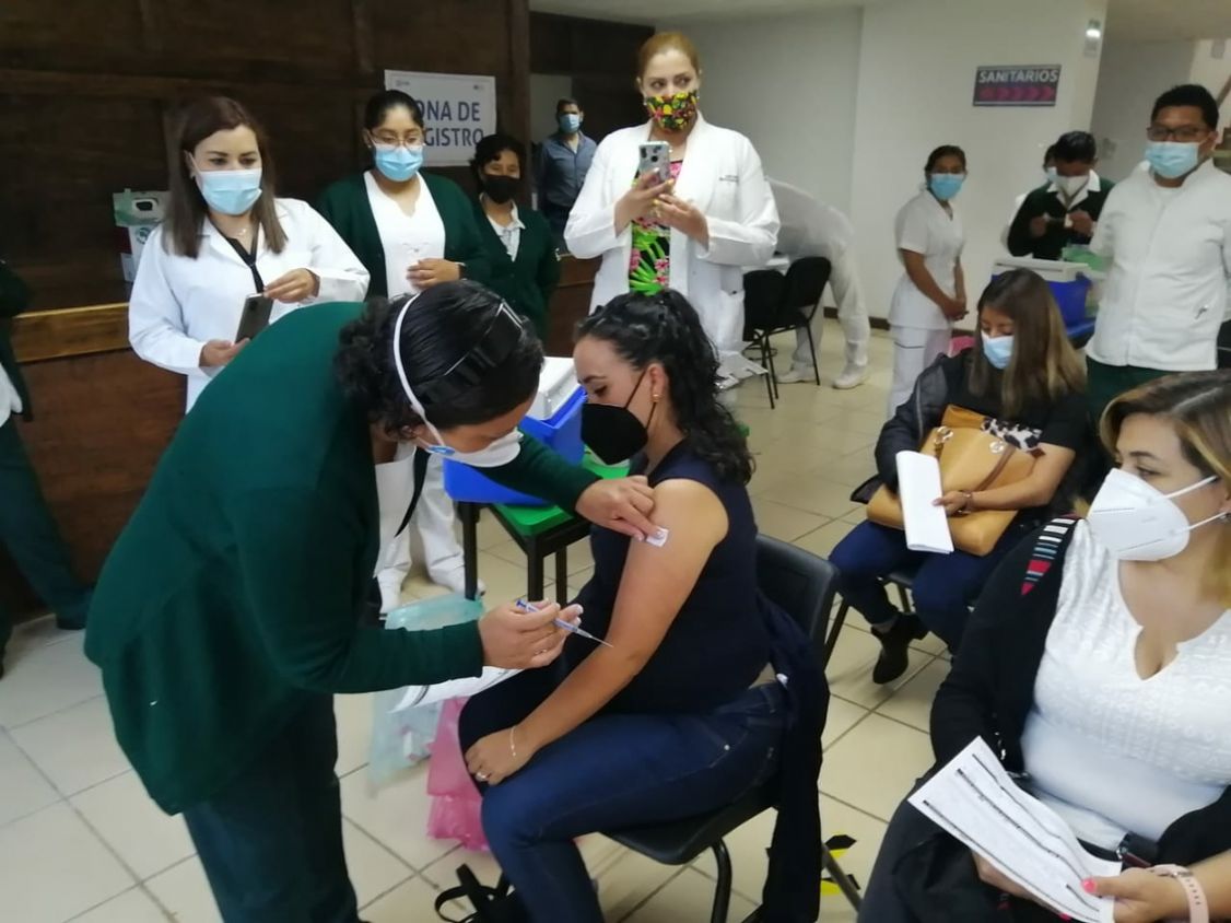 Se ha vacunado contra covid a un millón 384 mil trabajadores del sector educativo: SEP