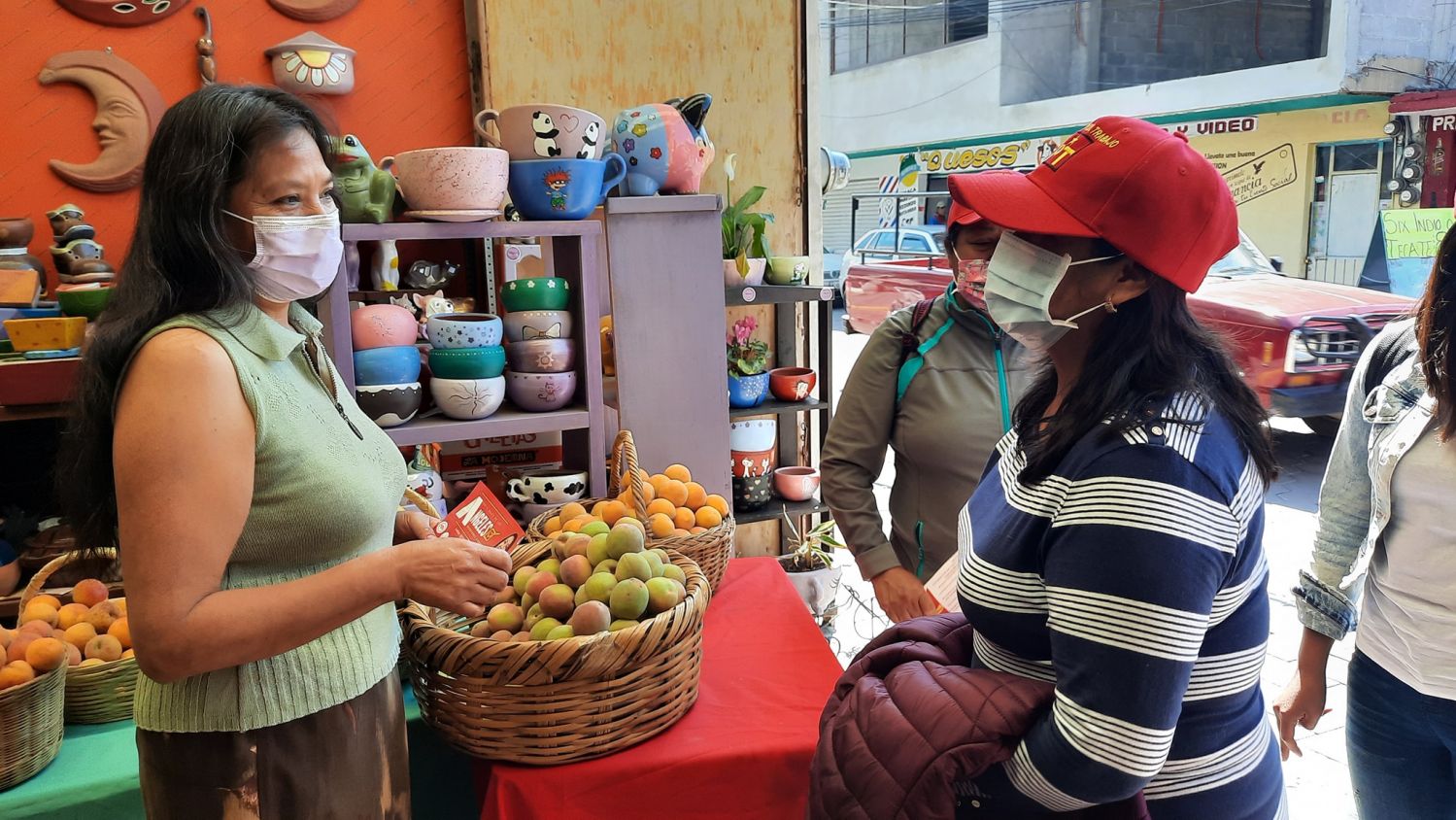 María Hernández recorre Amaxac para dar a conocer sus principales propuestas