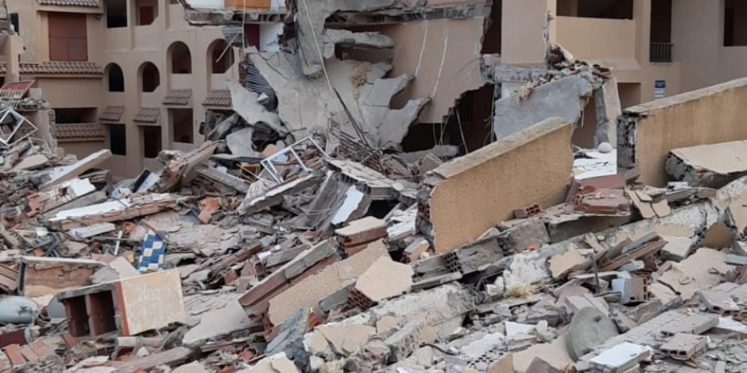 Un edificio de tres plantas se desploma en España