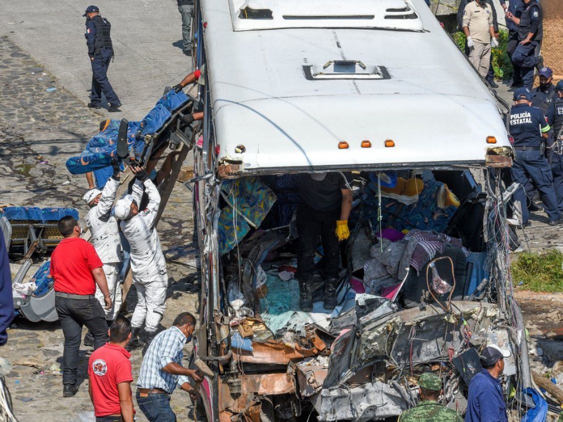 Se actualiza la cifra de muertos a 22, tras impactar un autobús de pasajeros contra una vivienda