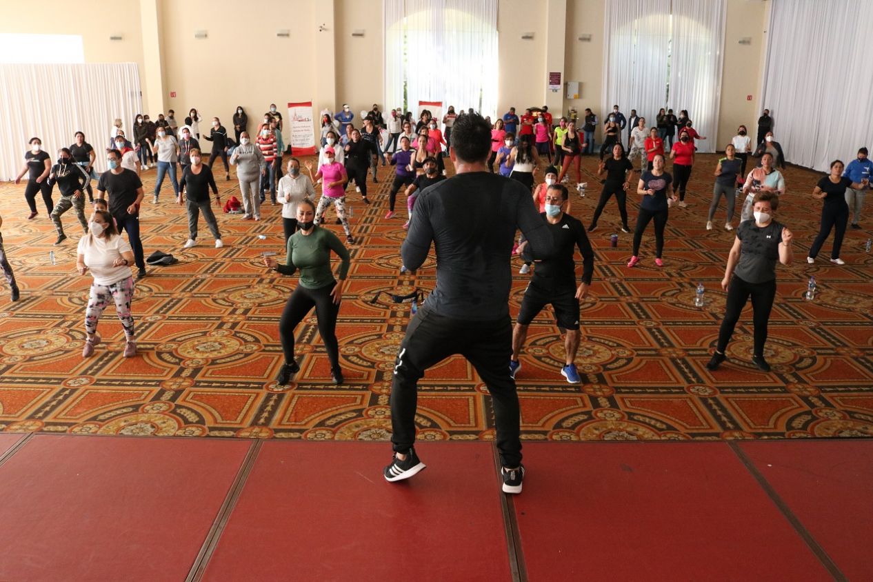 Bailando zumba DIF Pachuca dona 16 mil pesos al Hospital del Niño DIF Hidalgo