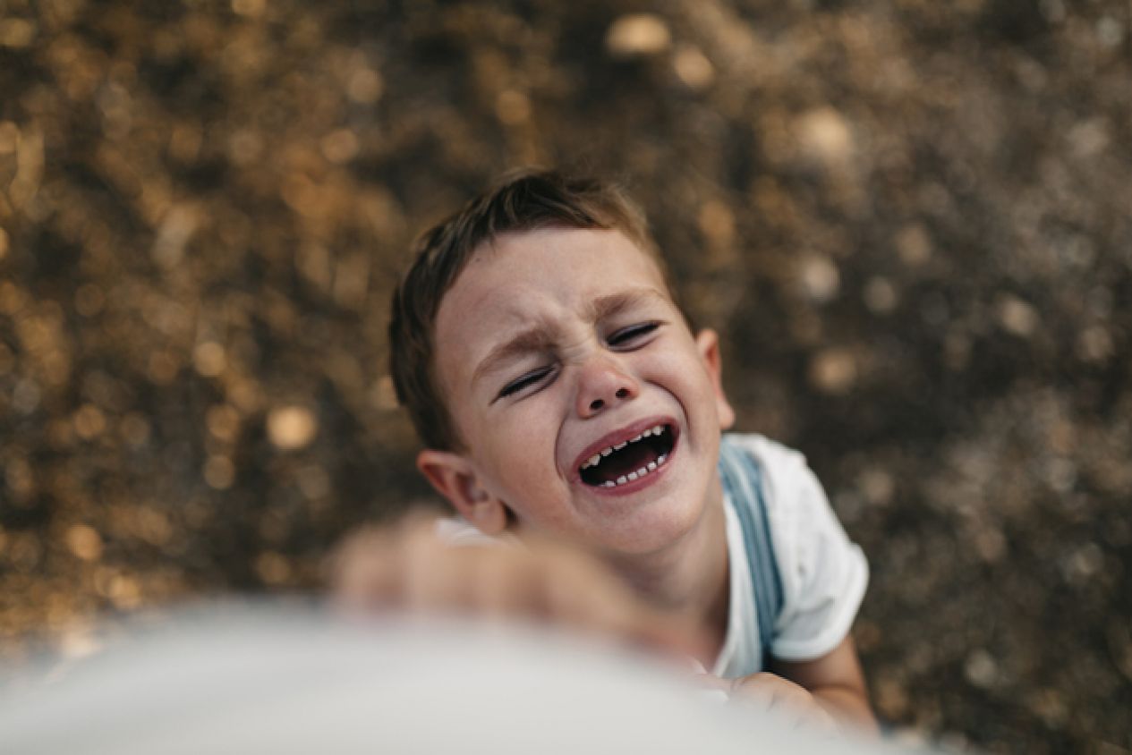 Dar nalgadas a los niños afecta su estabilidad mental en la edad adulta, revela un estudio