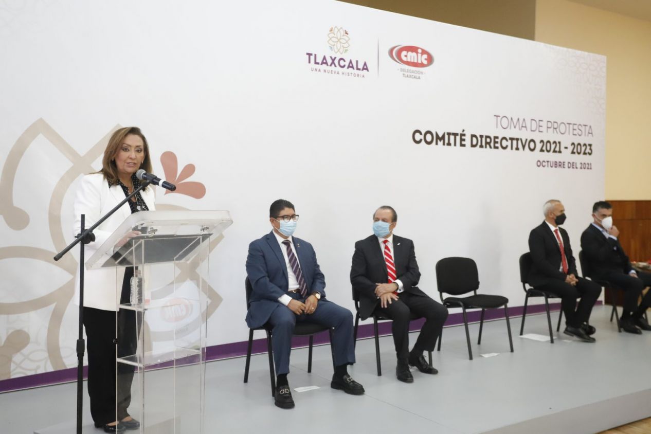 Lorena Cuéllar Cisneros tomó protesta al comité directivo de la CMIC Tlaxcala 2021-2023