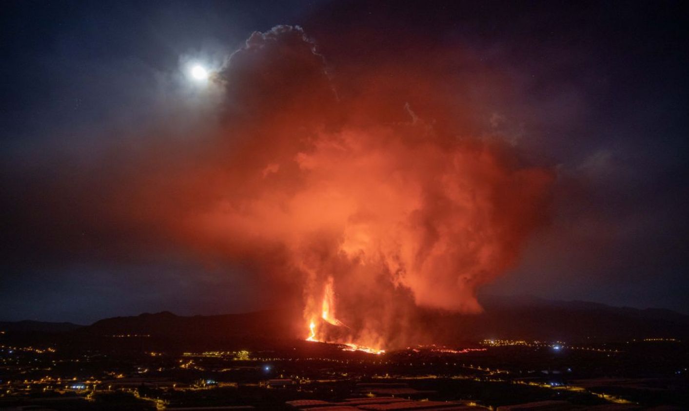 Nueva colada de lava del Volcán Palma esta provocando gran destrucción a su paso