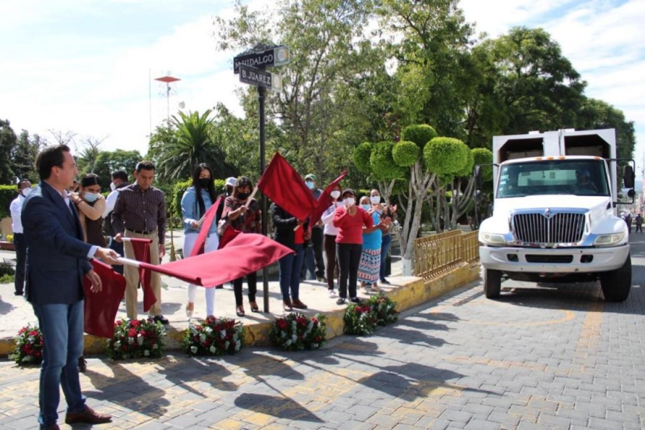 Ignacio Mier da banderazo de salida de camiones Recolectores de Basura en Tecamachalco 