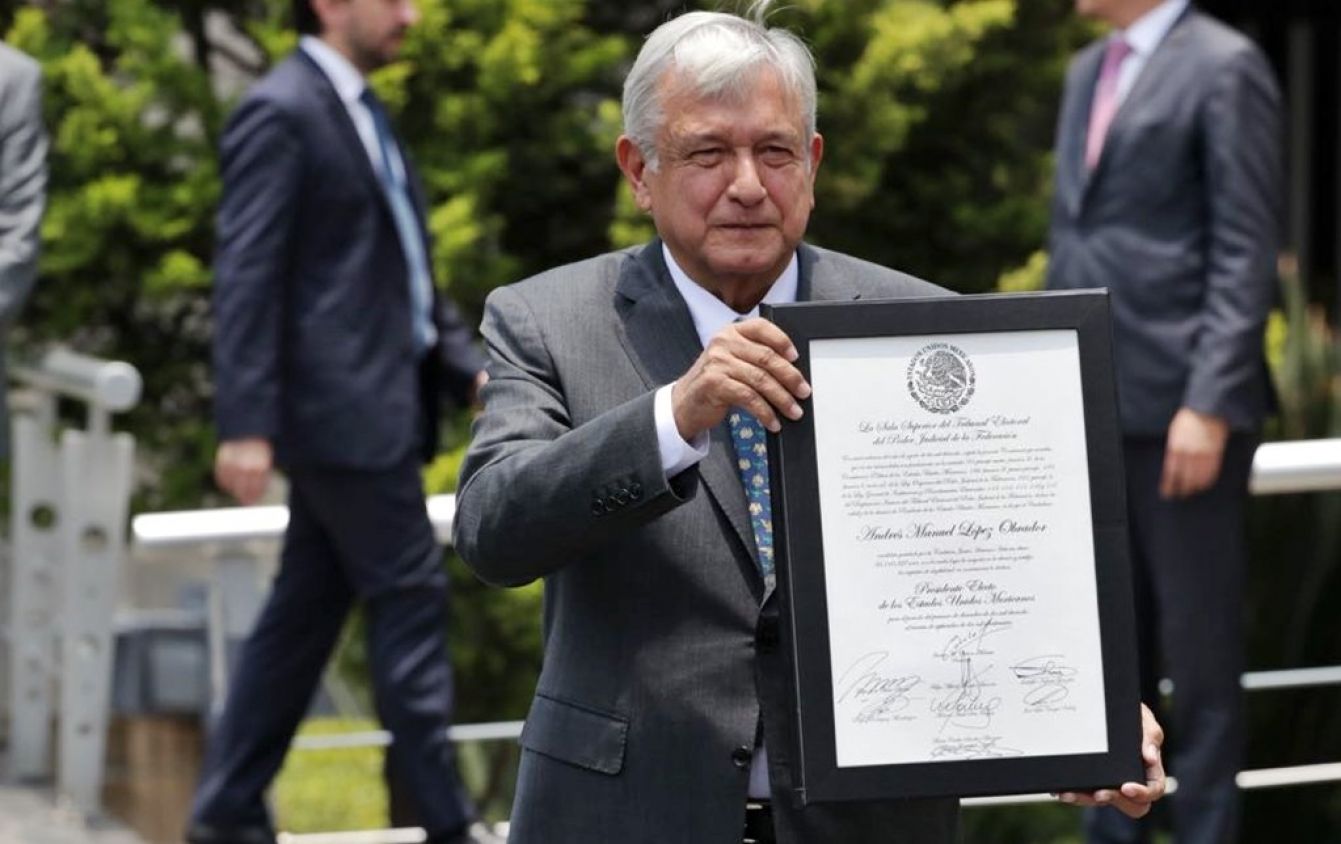 Con promedio abajo de 8 y 14 años para poder titularse, así fue el pasado de AMLO en la UNAM