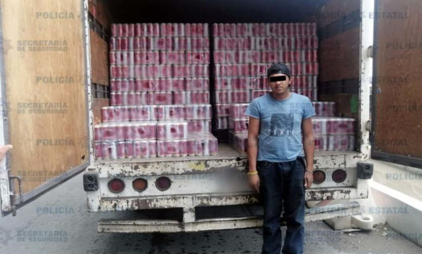 Detienen a joven con más de 5 mil latas de cerveza presuntamente robadas