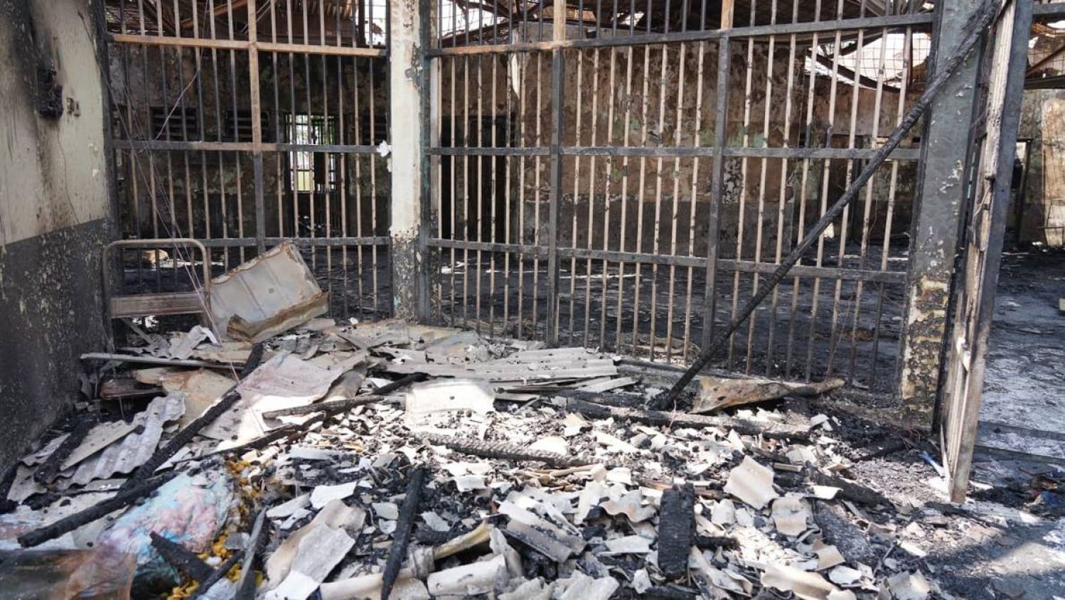 41 reclusos muertos por incendió en una prisión en Indonesia
