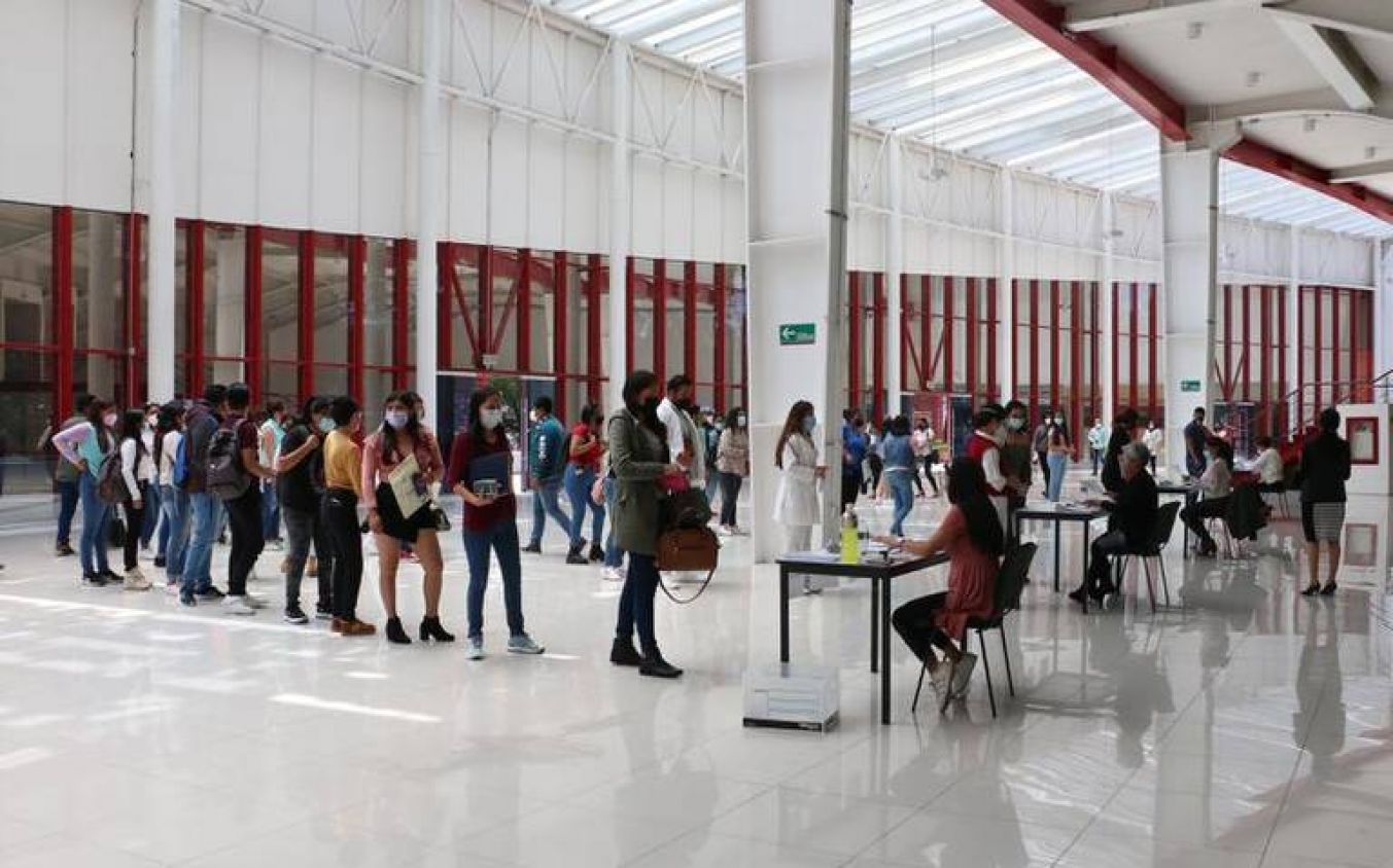 UATx ofrece becas a estudiantes por medio de su fundación