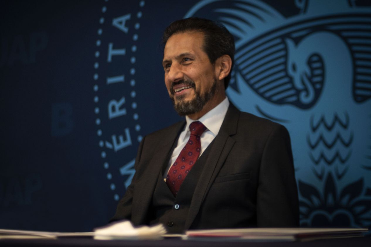 Alfonso Esparza llama a votar en elección para elegir a su sucesor en la BUAP