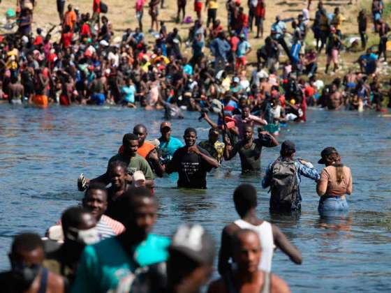 Advierte Ebrard ‘engaño monumental’ a migrantes haitianos