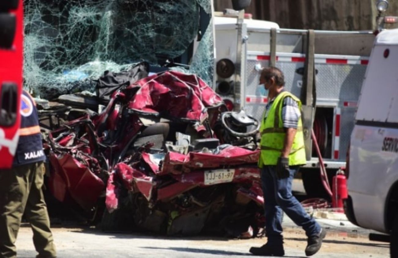 Autobús se queda sin frenos en Veracruz, provenía de Puebla, accidente deja al menos 3 muertos
