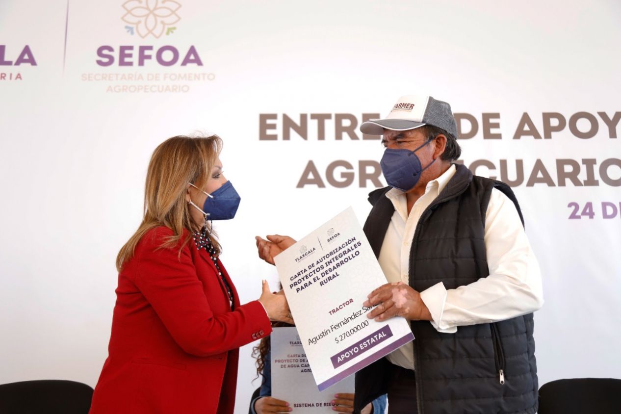 Entregó Lorena Cuéllar apoyos al sector agropecuario y avícola en Xaloztoc por 1.6 MDP