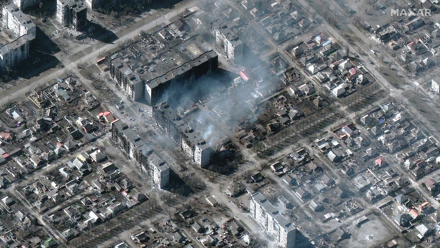 Zelensky afirma que Rusia destruyó completamente Mariupol y denuncia "decenas de miles de muertos"
