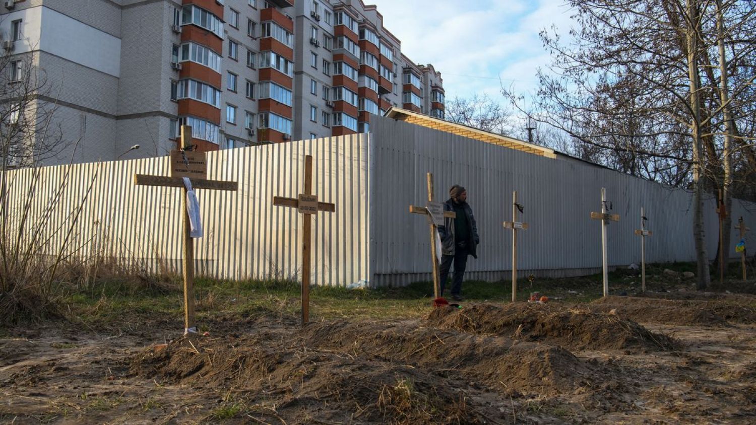 Hallan seis civiles ucranianos ejecutados en un sótano en Kiev
