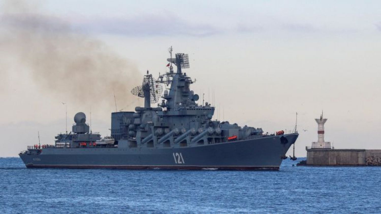Ucrania afirma haber alcanzado un buque insignia ruso con una tripulación de más de 500 marineros