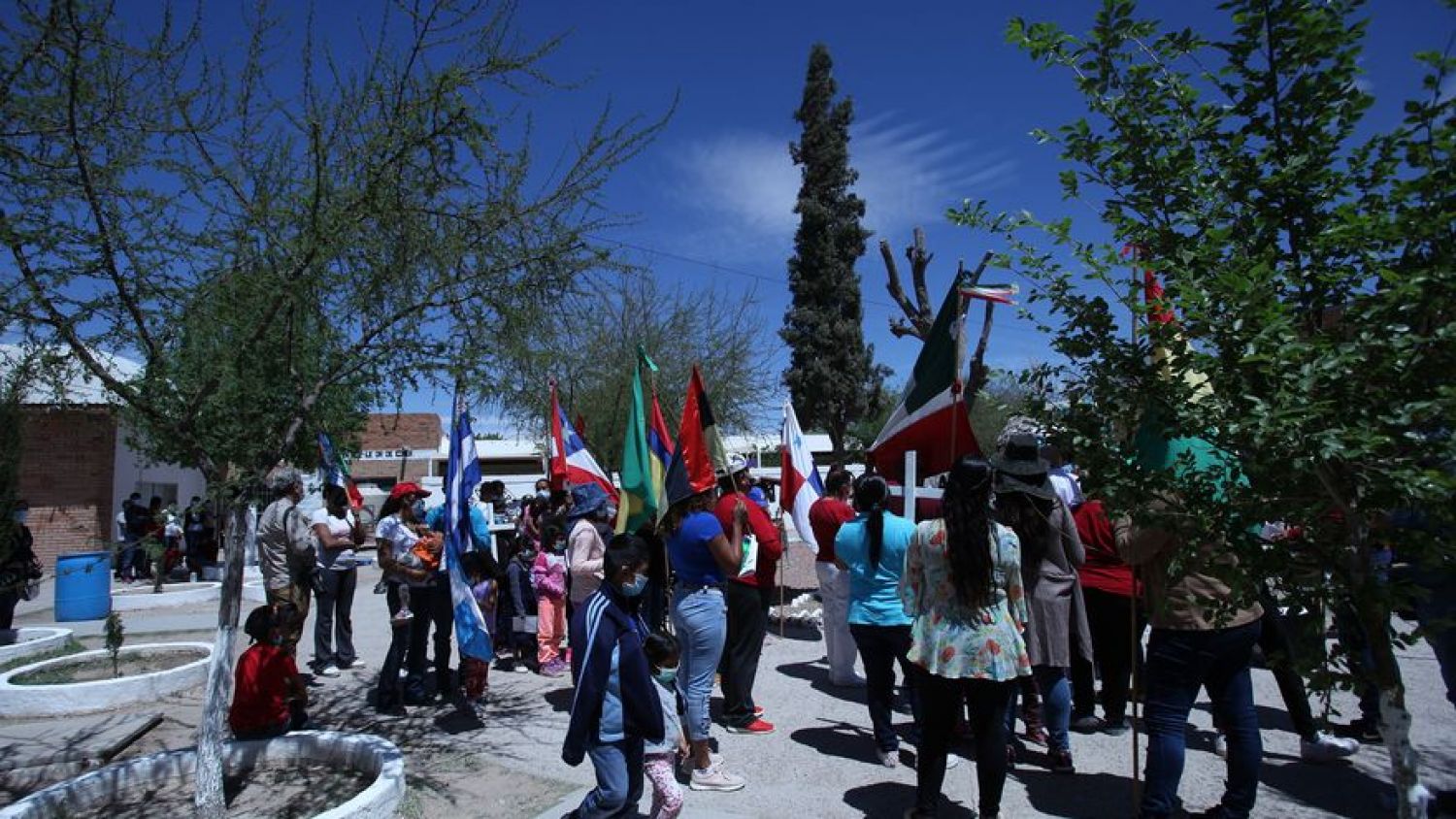 Recrearon Migrantes en la frontera México - EEUU la Pasión de Cristo
