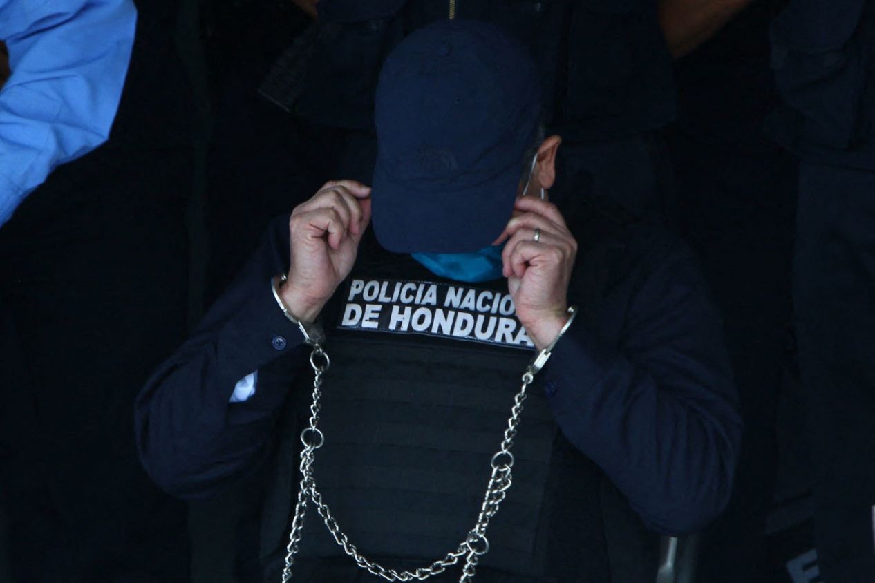 Extraditan a EU a expresidente de Honduras, Juan Orlando Hernández por nexos con El Chapo