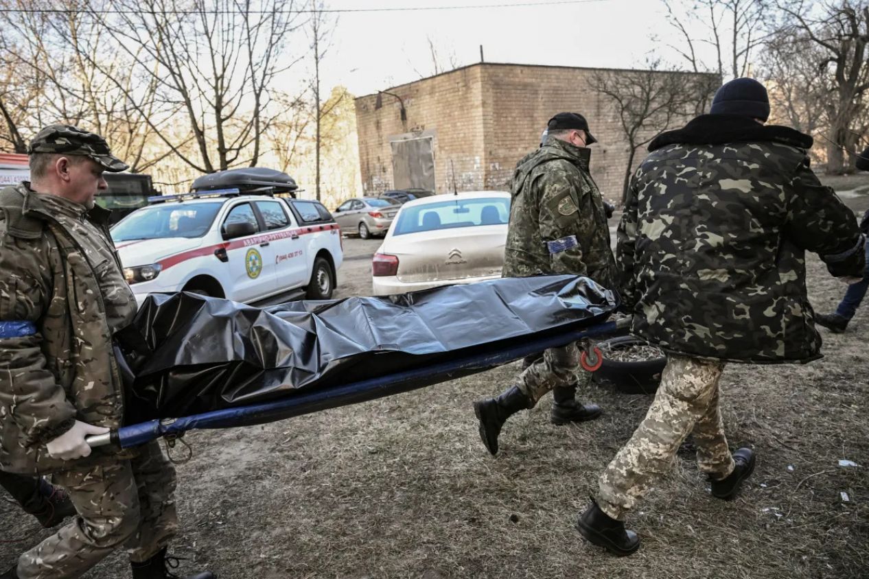 Presuntamente soldado ruso admitió en llamada interceptada por Ucrania que más de 25 mil soldados invasores habrían muerto en los 2 meses de combate