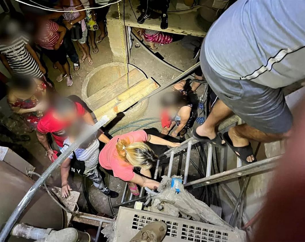 Encuentran a 70 migrantes en pozo de agua y cuarto de máquinas de un hotel en Oaxaca