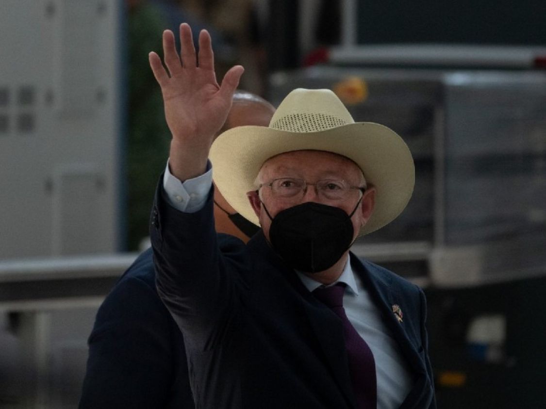 Afirma Ken Salazar unión entre México y EU "para siempre" pese a choque por Ley Eléctrica