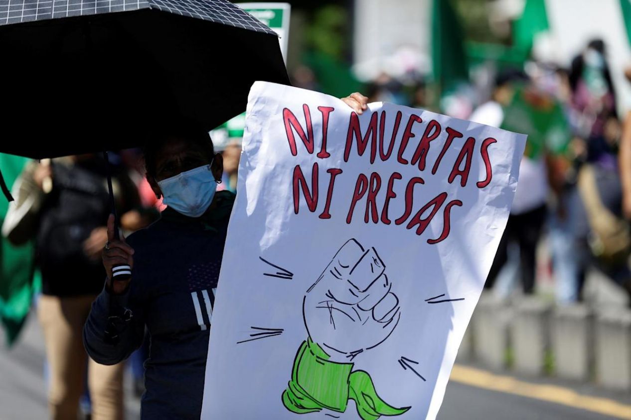 Liberan tras 9 años a salvadoreña presa por abortar