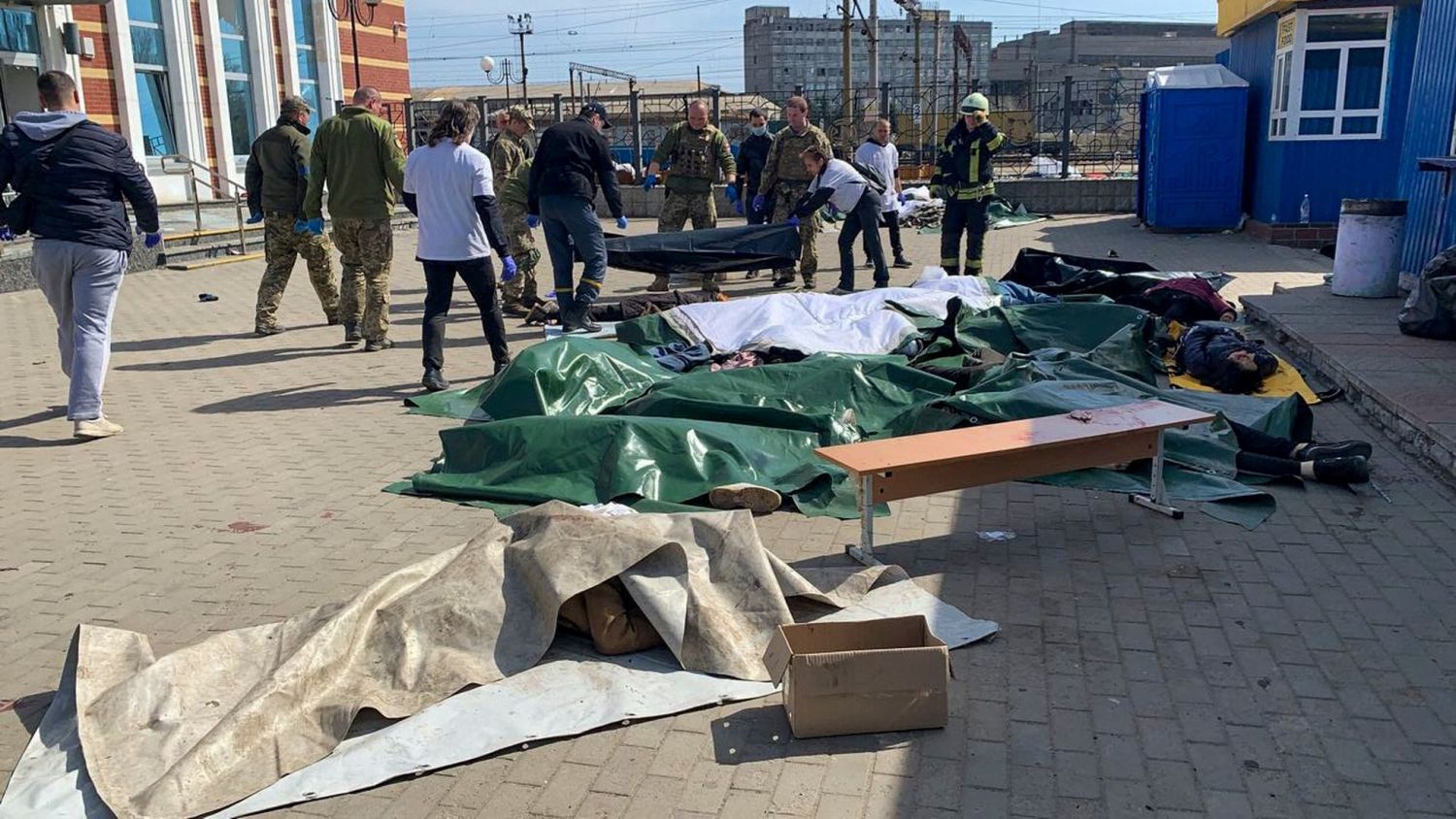 Decenas de muertos y heridos tras ataque ruso a estación de tren en Kramatorsk repleta de civiles 
