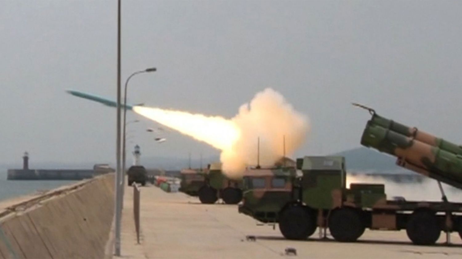 China y Taiwán realizan ejercicios militares paralelos y aumenta la tensión