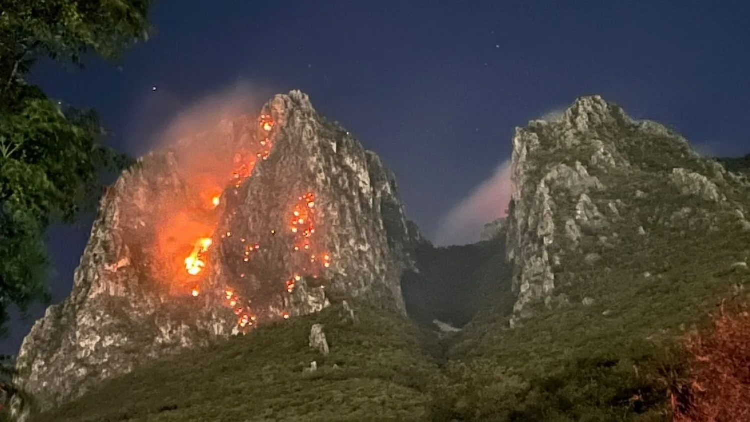 Se reporta incendio en el Cerro de la Silla; llamas han logrado consumir 1.7 hectáreas de árboles