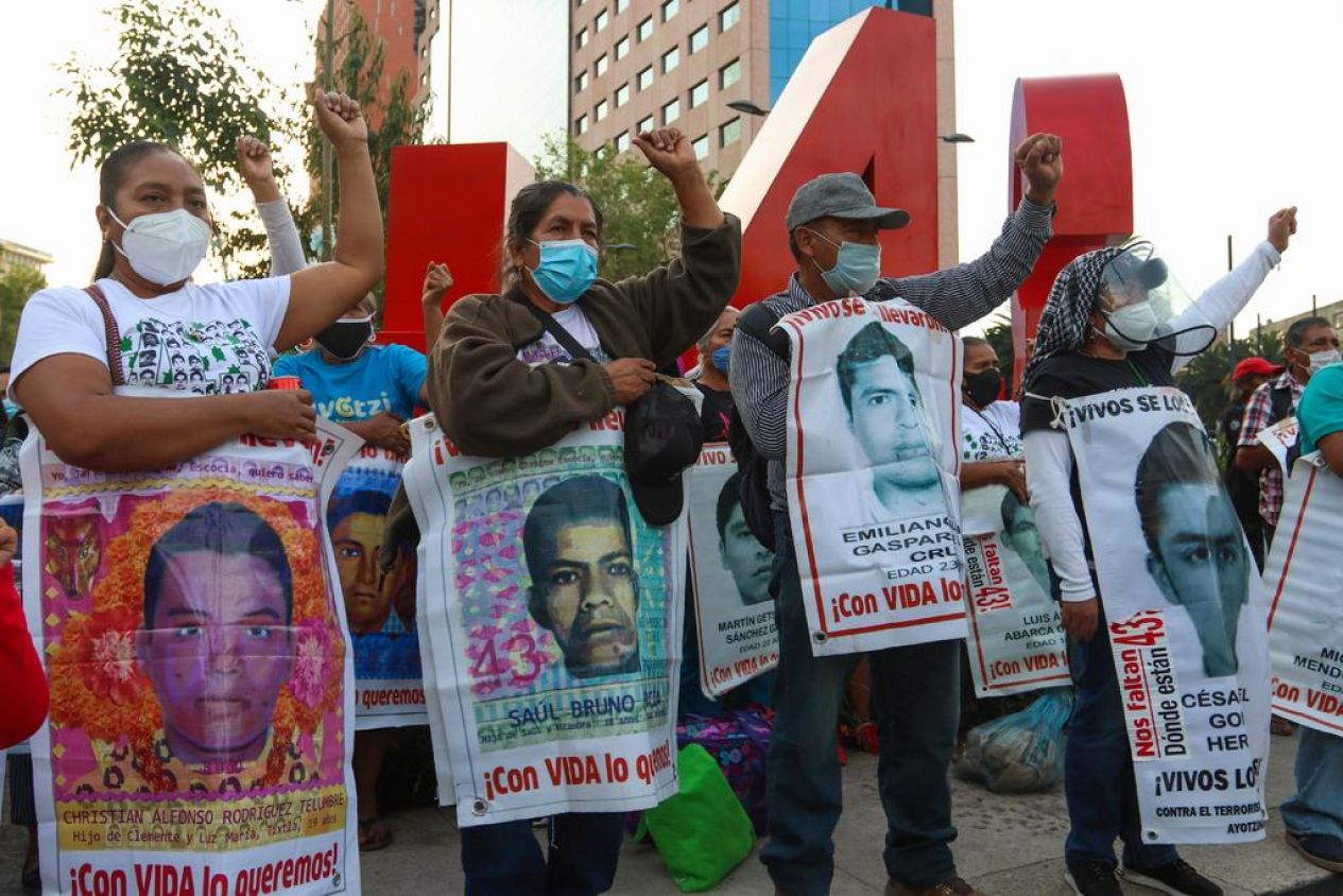 FGR libera 83 órdenes de aprehensión contra mandos militares, soldados y policías por caso Ayotzinapa