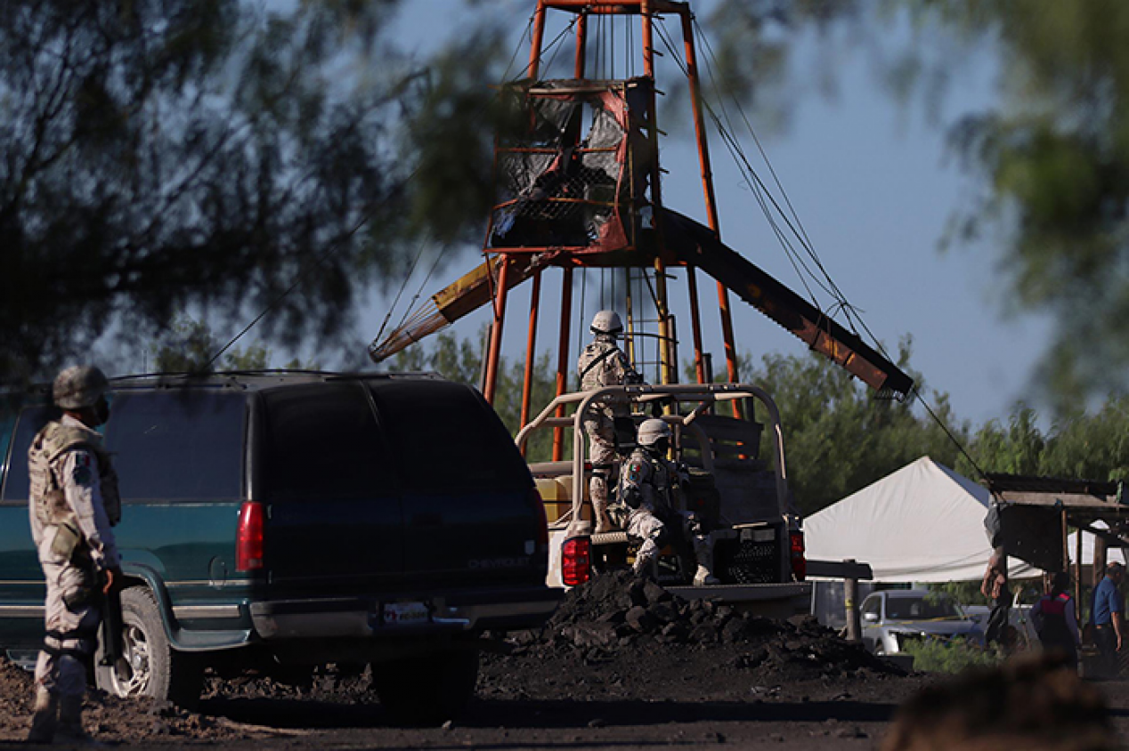 Confirma gobierno federal que son 10 los mineros atrapados en mina de carbón en Coahuila