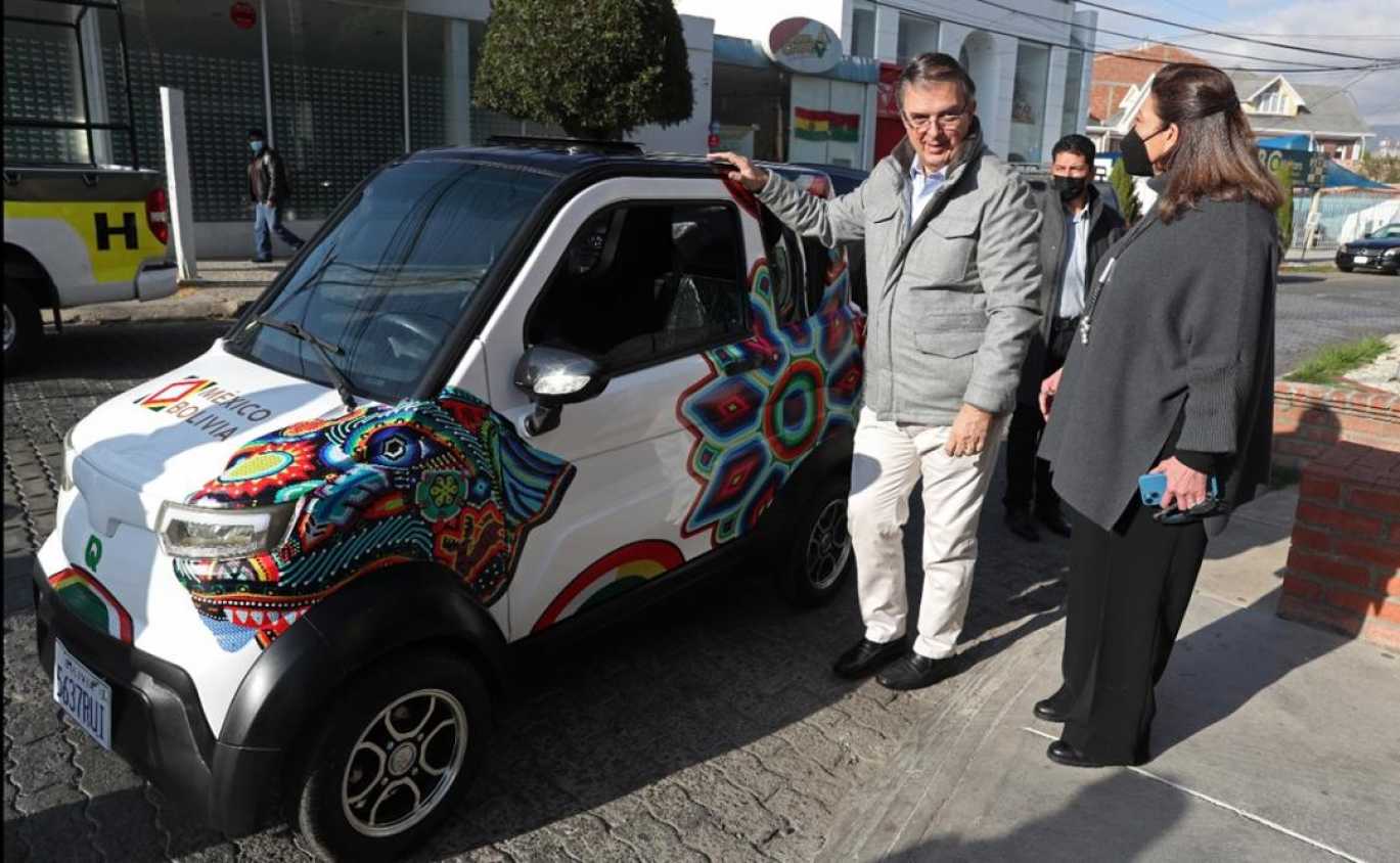 Anuncia Marcelo Ebrard producción en México para 2023 del auto eléctrico más barato fabricado en Bolivia 
