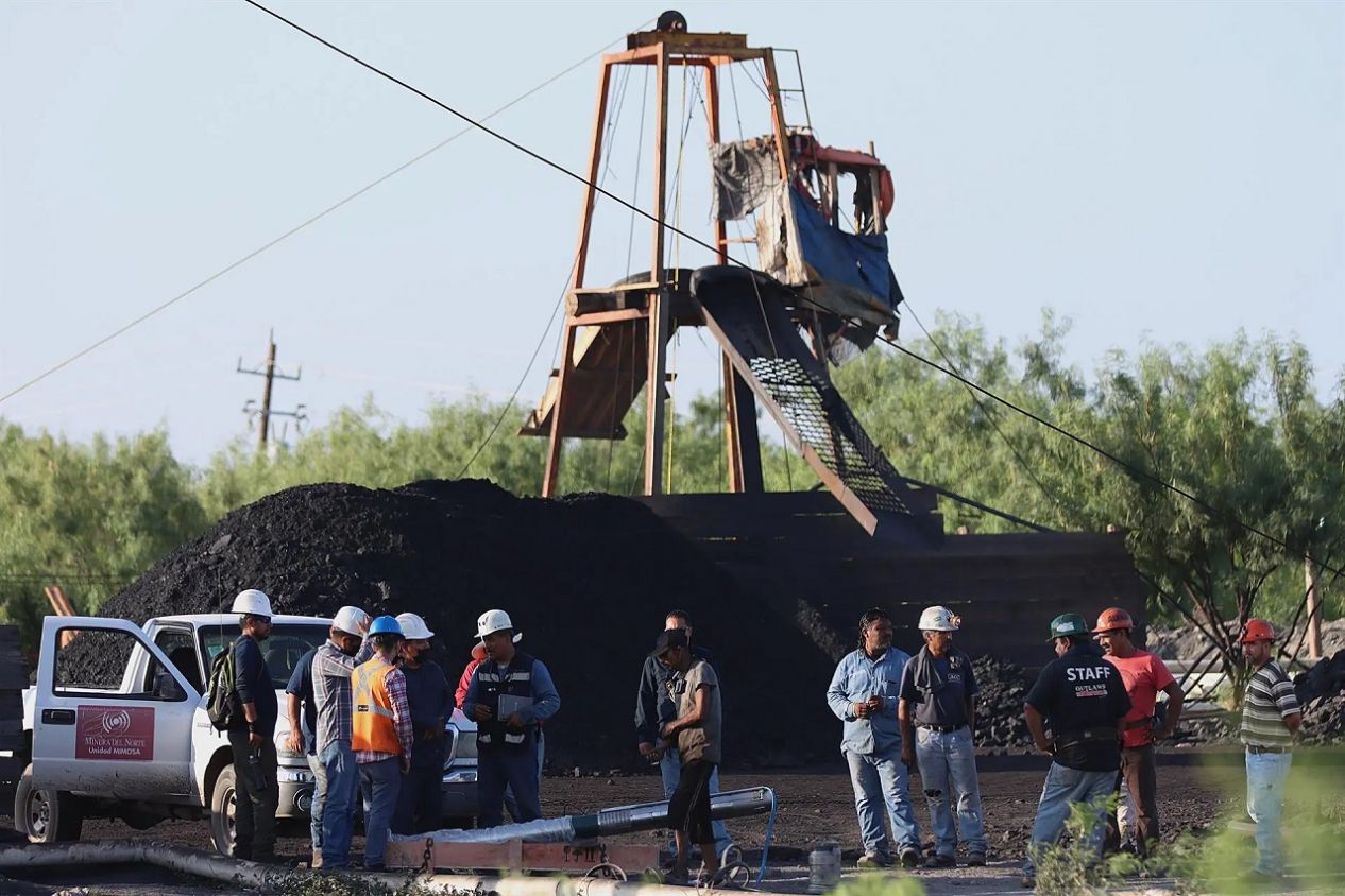 Ya han pasado 48 horas desde que los mineros quedaron atrapados en pozo de Coahuila; prevalece la incertidumbre por encontrarlos con vida