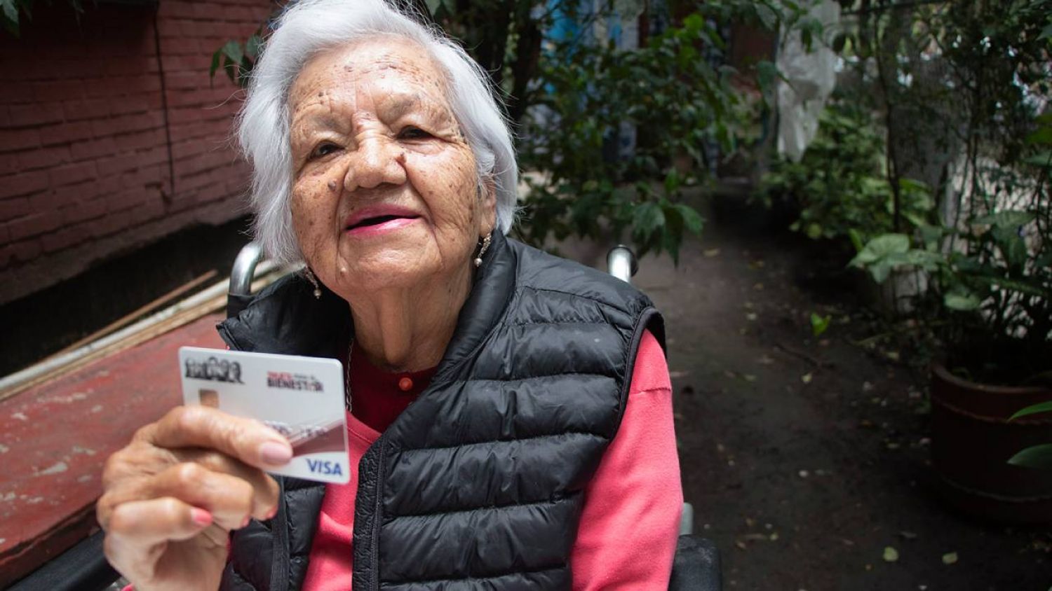 Cuánto recibirán los adultos mayores por el programa de bienestar en 2023 y cuál es el calendario de pagos?
