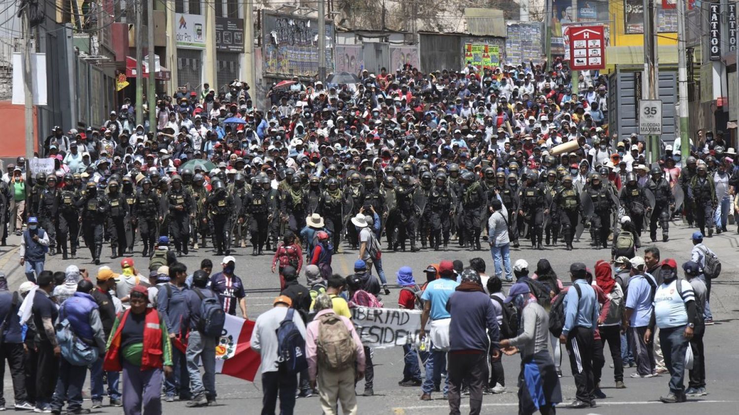 Declara Perú estado de emergencia en todo el país por protestas