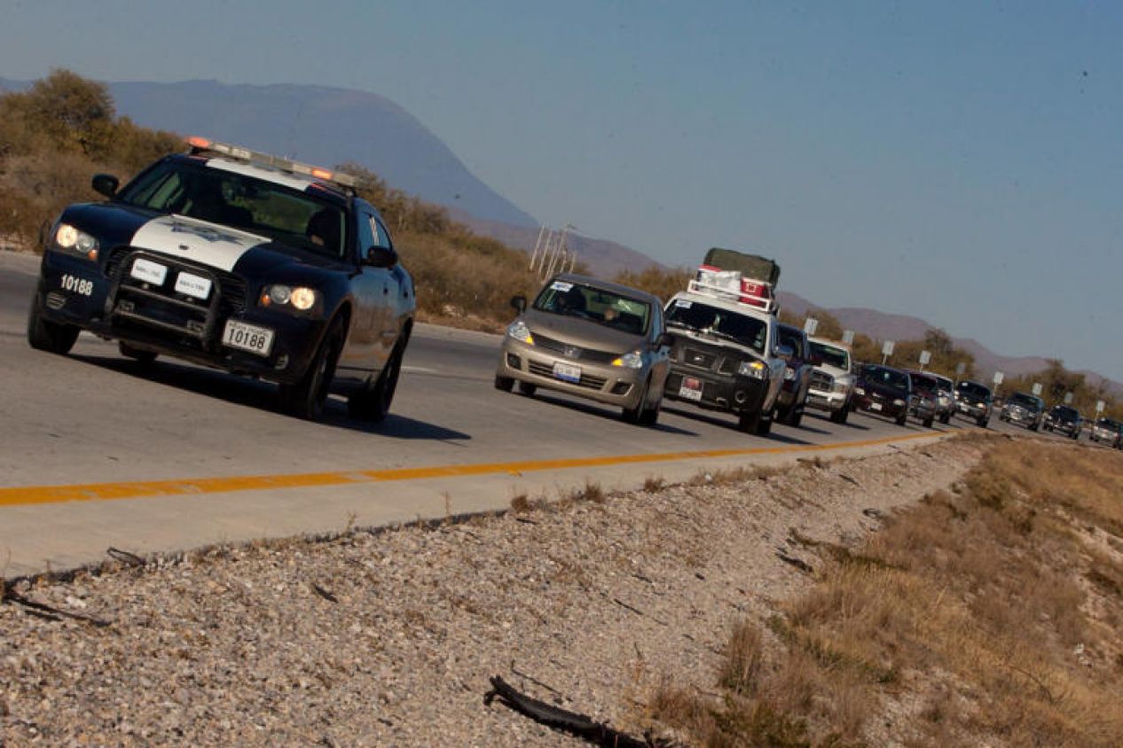 Grupo armado asalta a decenas de familias en la carretera de Fresnillo-Zacatecas