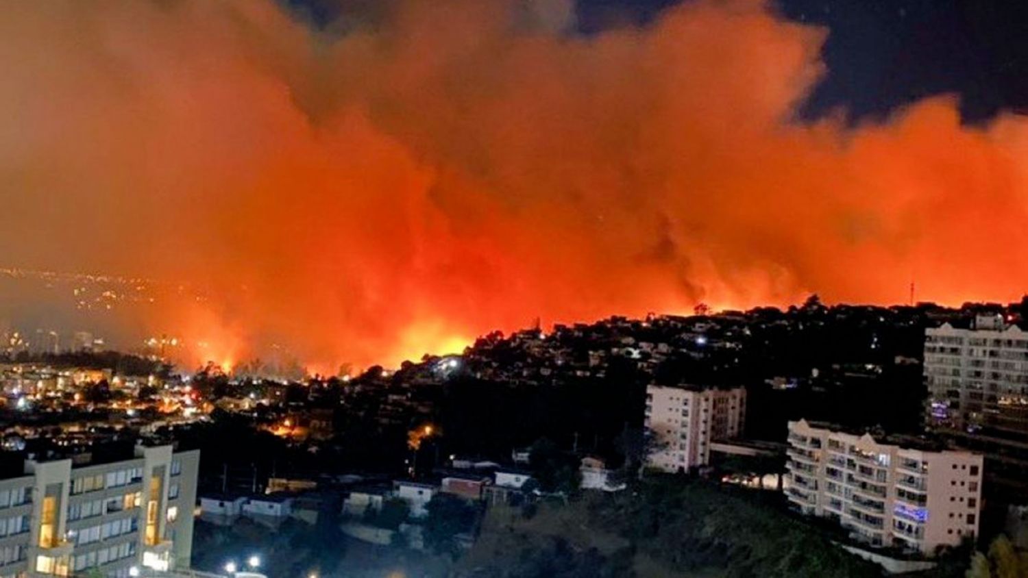 Chile declara estado de catástrofe tras gran incendio en Viña del Mar