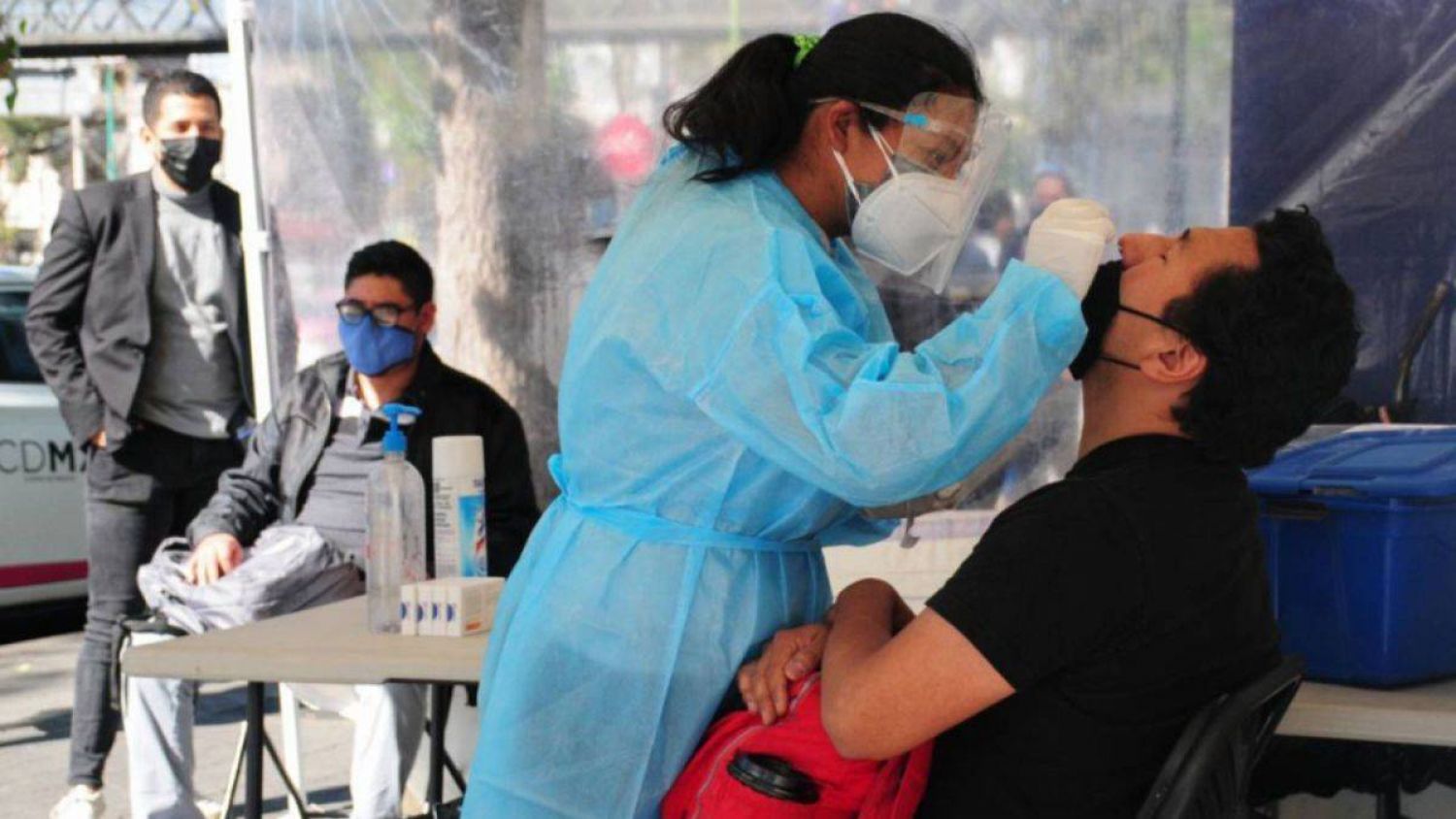 Por cena de Nochebuena hasta familias enteras buscan o acuden hacerse pruebas de Covid-19 en CDMX