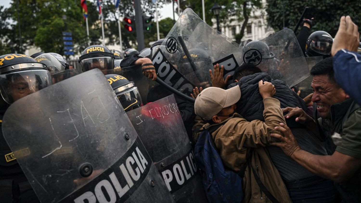 Protestas no son más que un “pretexto” para “ocasionar el caos” en el país: Dina Boluarte