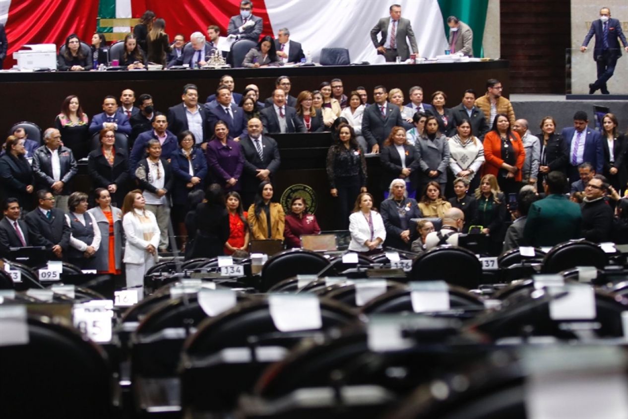 Cuáles son las diferencias entre la reforma electoral de AMLO y el Plan B aprobado en fast-track