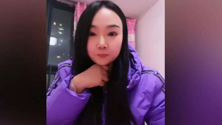 Mujer queda confinada con su cita a ciegas por un brote de covid-19 en China y se hace viral (VIDEO)