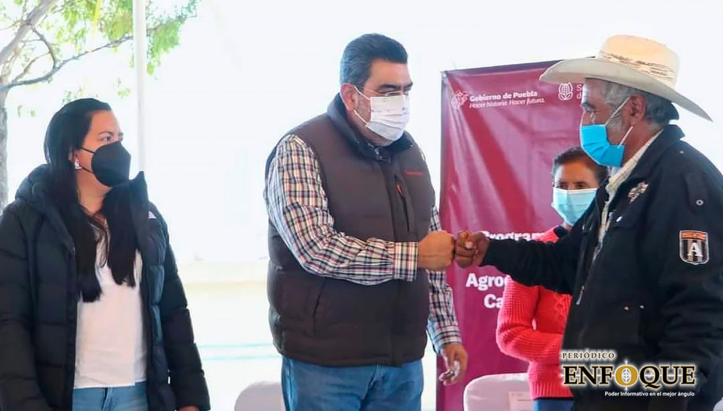 La SDR entrega cheques de indemnización a productores de Acatzingo afectados por la aguanieve