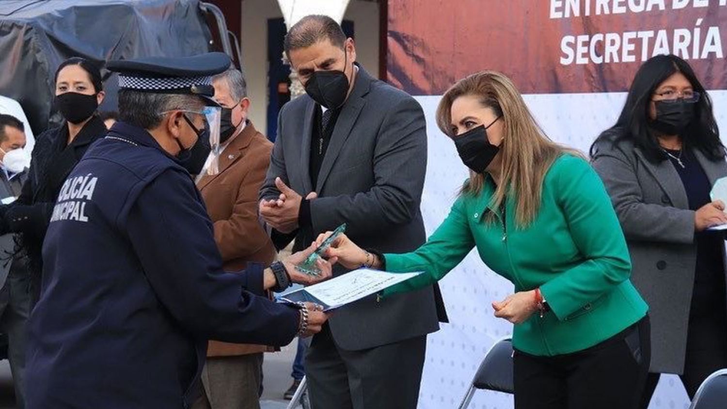 En San Pedro Cholula fueron reconocidos elementos de la Policía Municipal 