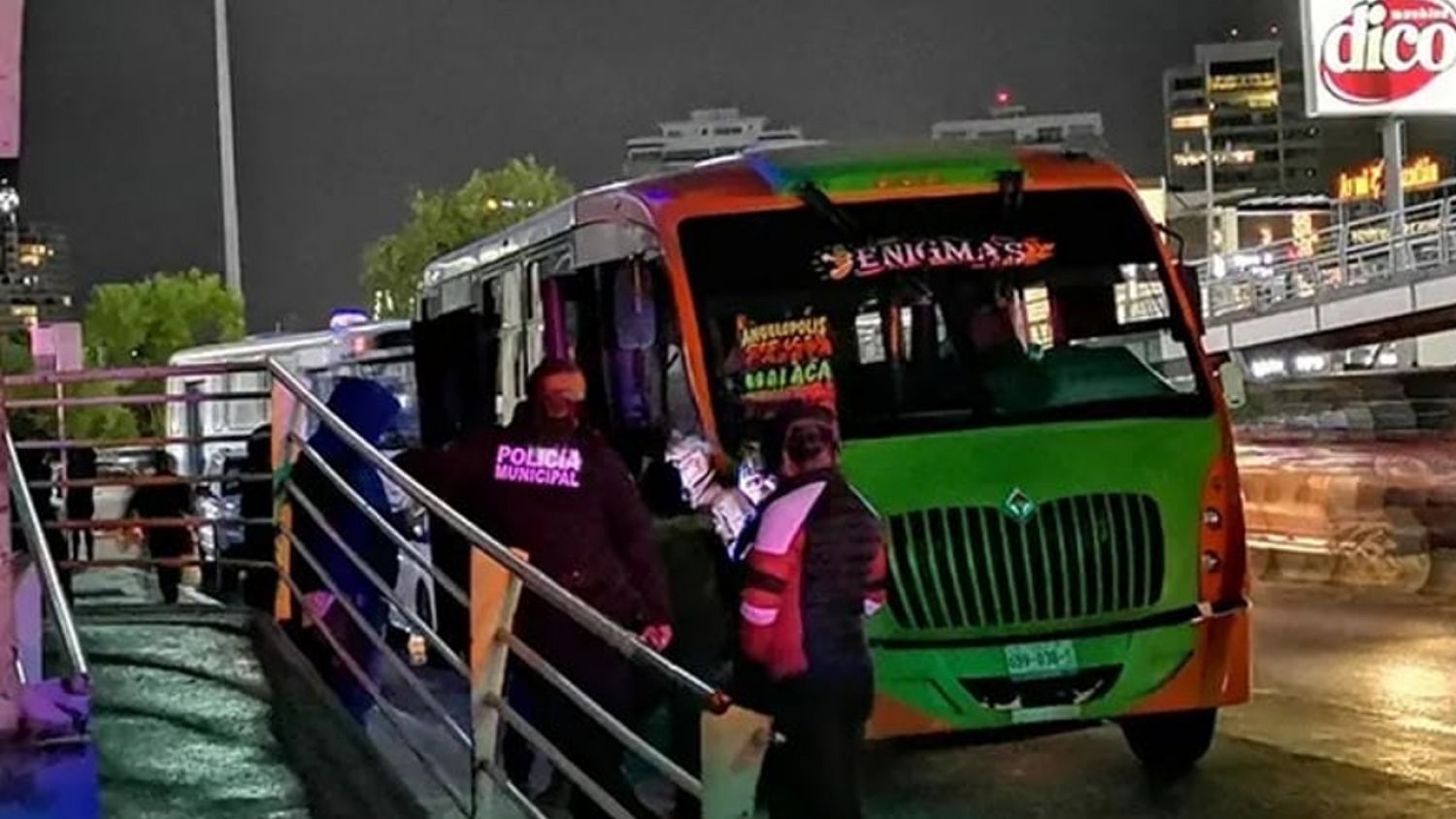 Muere por herida de bala una mujer en una unidad del Transporte Publico en la Vía Atlixcayotl 