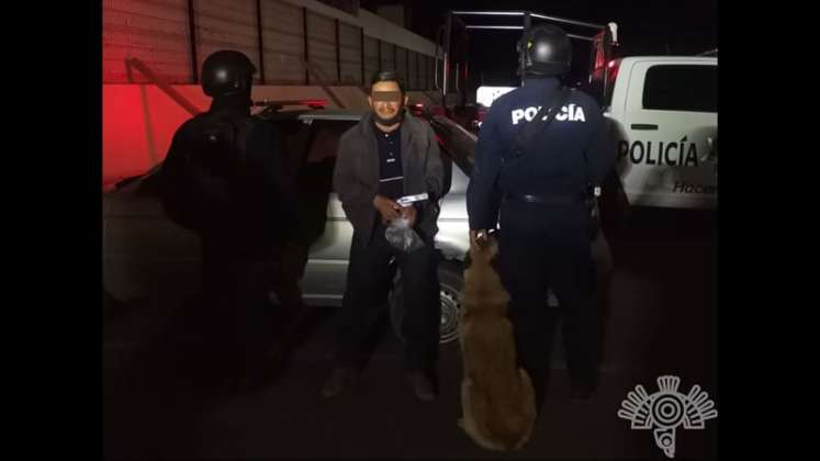 Policía detiene a hombre en posesión de droga y un arma de fuego en Zoquitlán, Puebla