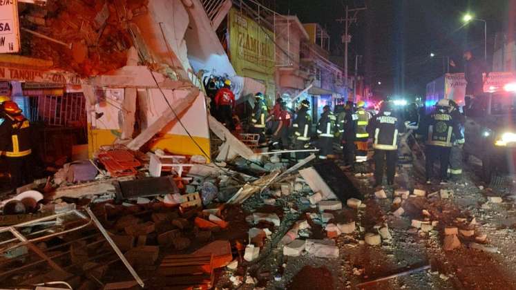 Colapso de inmueble por por explosión de gas Puebla deja 15 personas lesionadas y un muerto