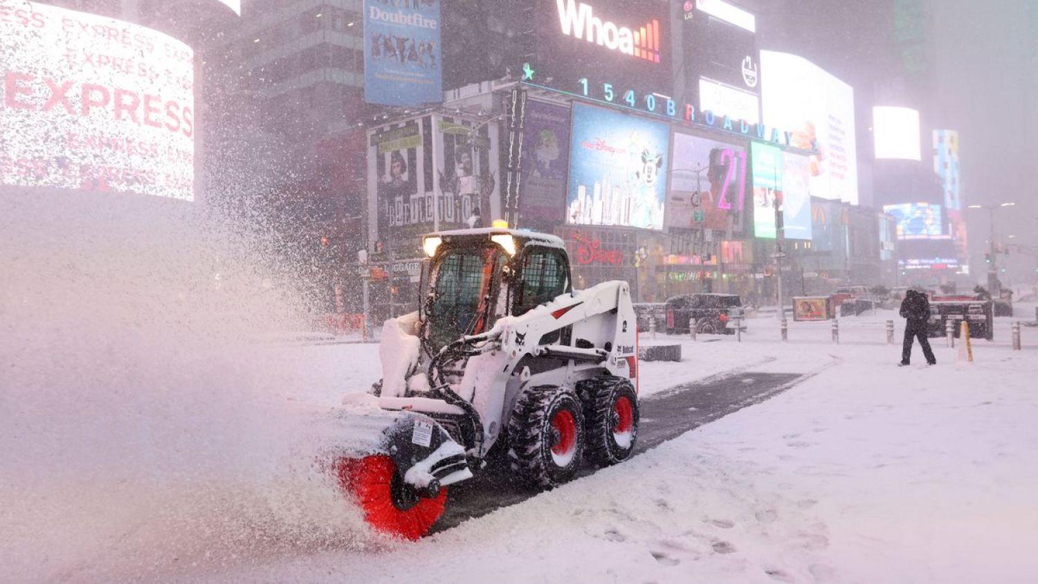 Potente tormenta de nieve paraliza la costa este de Estados Unidos
