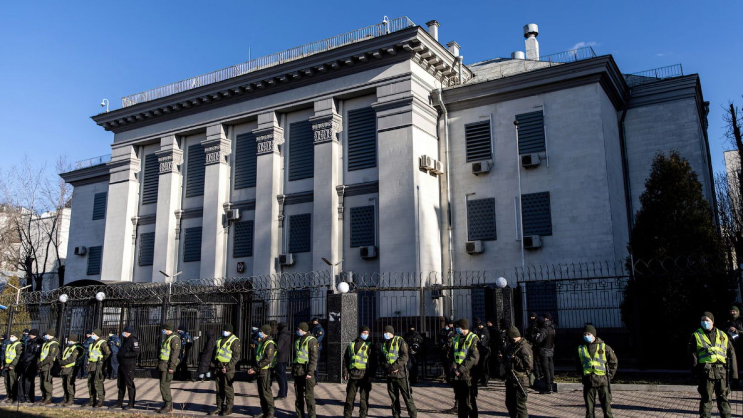 Rusia ha comenzado a evacuar a su personal diplomático de Ucrania